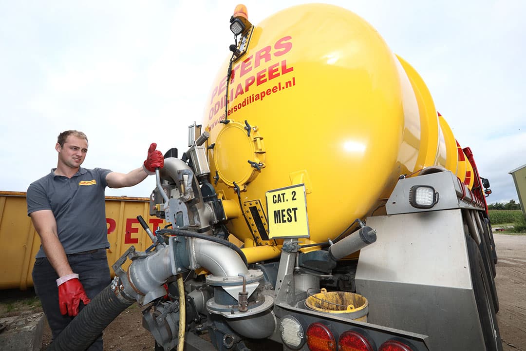 Voor een prijs van € 20,50 per ton zijn DLVDM-leden heel 2022 verzekerd van hun mestafzet. - Foto: Henk Riswick