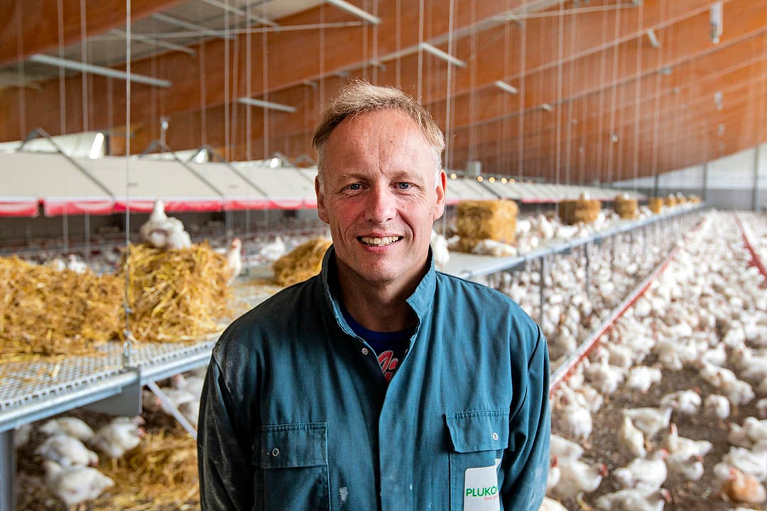 Vleeskuikenhouder Robert Nijkamp belegt met Stichting Boer&Data twee webinars over toepassingen en het effectiever gebruik van staldata. - Foto: Robert Hissink