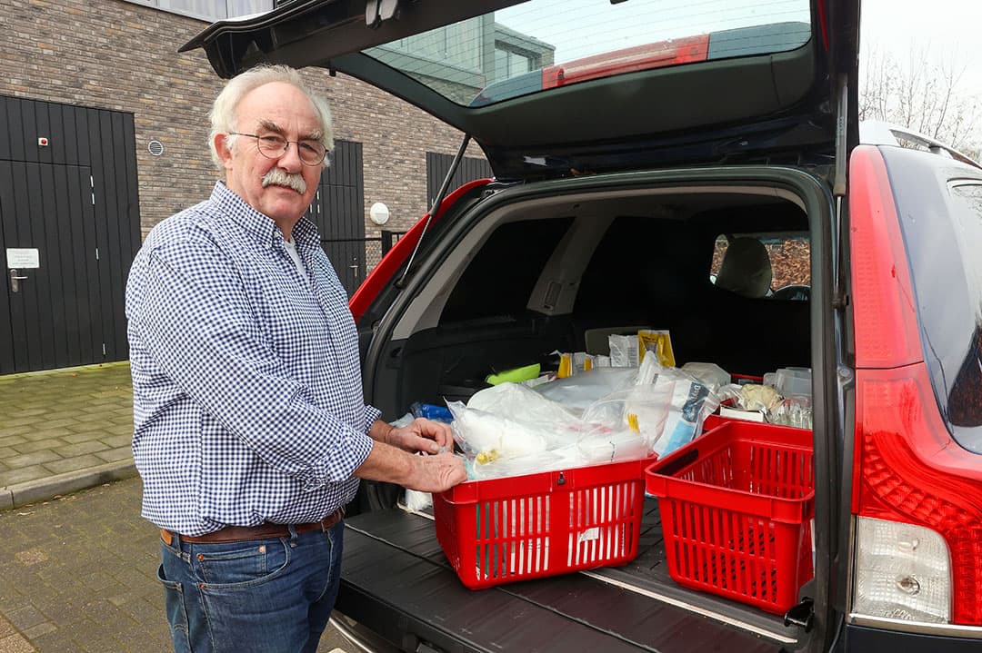 Rudolf Raymakers bij de varkenspraktijk in Someren. Als veterinair was het in 1997 zijn taak om bedrijven te screenen en verdachte gevallen te melden bij de RVV. Foto's: Bert Jansen