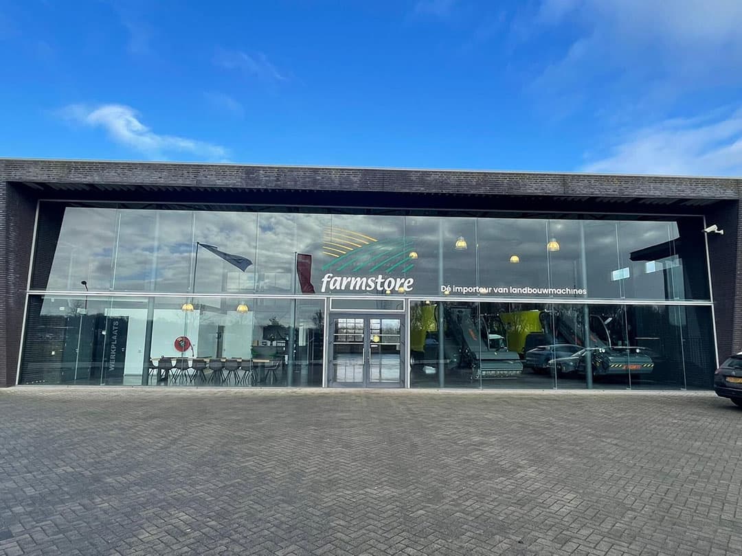 De nieuwe locatie van Farmstore aan de Ewinkel 12 in Cuijk (N-Br.). De eerste machines staan er al, de komende weken komen er meerdere bij. - Foto: Farmstore.