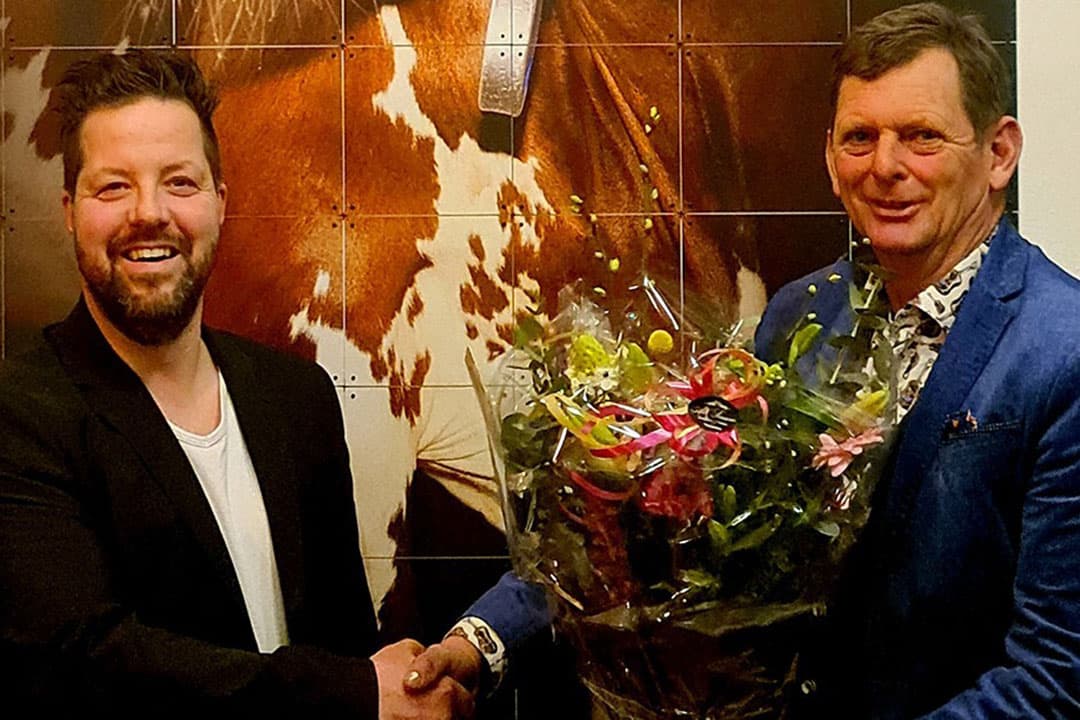 Melkveehouder en oprichter van Team Agro NL Geertjan Kloosterboer draagt het voorzitterschap over aan akkerbouwer Jaap Lodders. - Foto: Team Agro NL