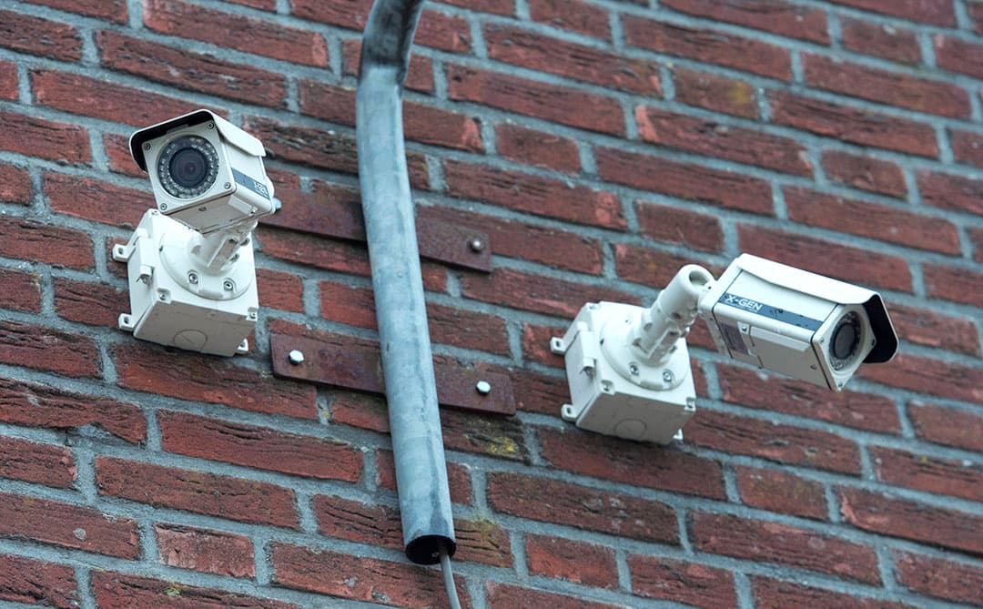 Met beveiligingscamera's lopen insluipende actievoerders een hoger risico te worden betrapt. Ze werken daarom preventief. - Foto: Marcel van Hoorn