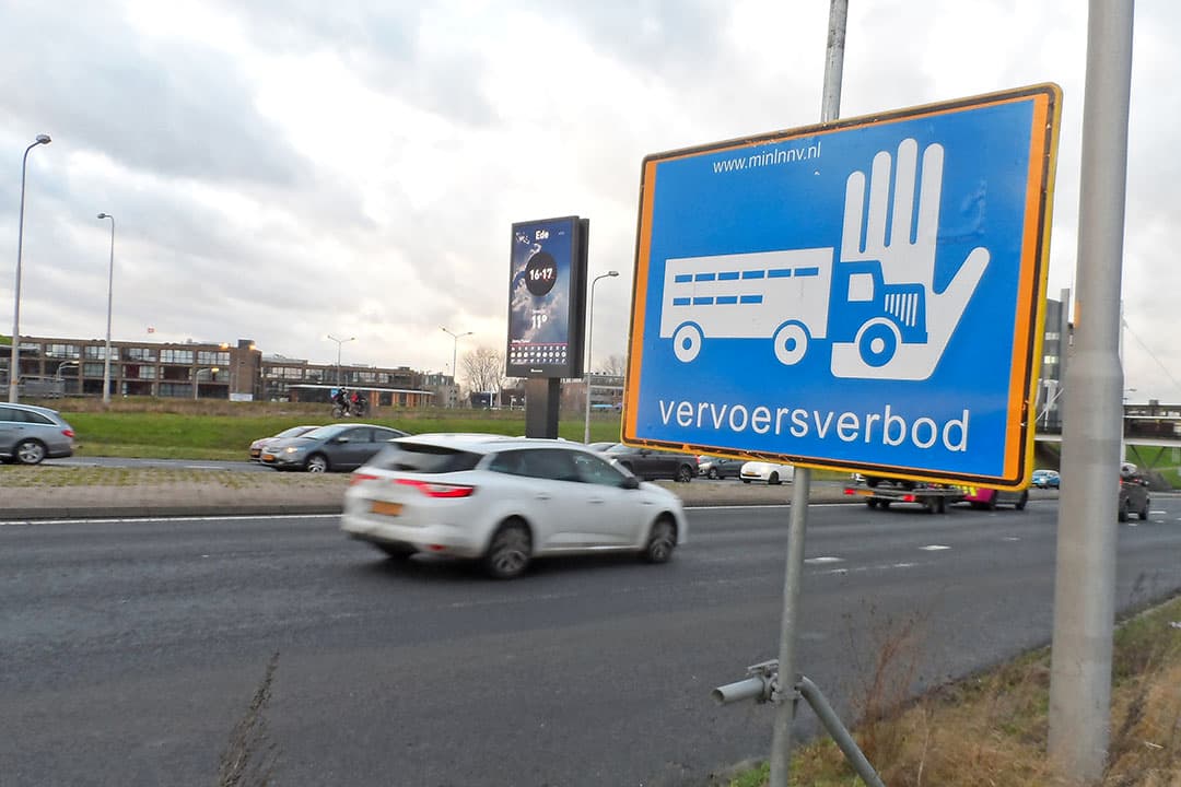Zolang er op veel verschillende provincies uitbraken van vogelgriep, zoals 24 januari in Ede, kan de landelijke ophokplicht niet afgeschaald worden tot een regionale ophokplicht. - Foto: Norbert van der Werff