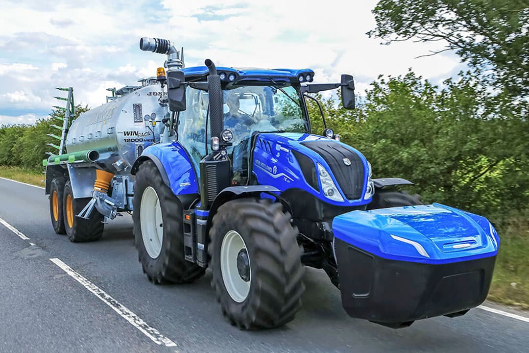 De definitieve versie van de T6.180 methaangas trekker is toch een standaard T6 geworden, welliswaar met een andere motor. De fronttank is optie. - Foto: New Holland