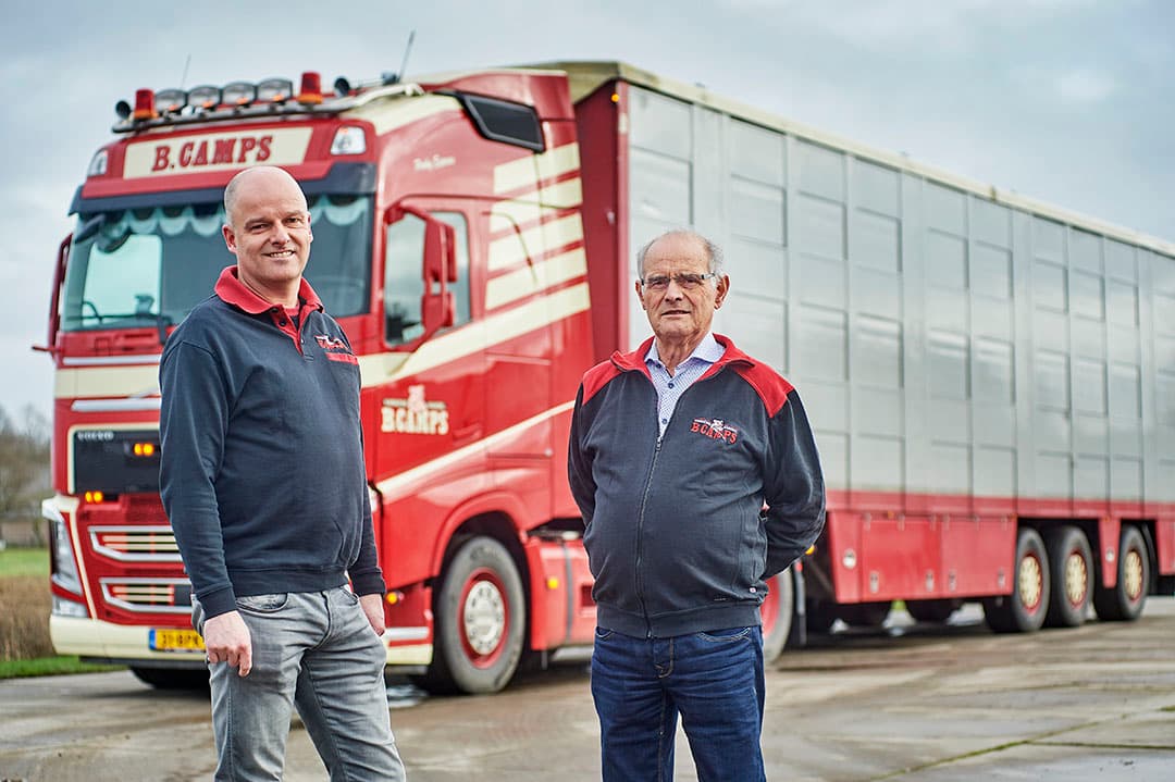 Bart Camps (l.) ziet veel overeenkomsten tussen de handelswijze van de overheid ten tijde van de KVP en de coronapandemie. “De overheid is traag in organisatie en communicatie." - Foto: Van Assendelft Fotografie