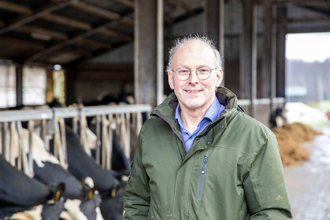 Gerbrand van ’t Klooster is sinds dit najaar directeur van de Federatie Particulier Grondbezit (FPG) in Ede. Daarvoor werkte hij bijna 25 jaar bij de landbouworganisaties het laatst bij LTO Nederland met in zijn portefeuille ruimtelijke ontwikkeling (natuur, stikstof, waterbeheer, pacht enz.). Hij combineert zijn functie met een melkveebedrijf met 135 koeien in het Friese Haule. - Foto: Anne van der Woude