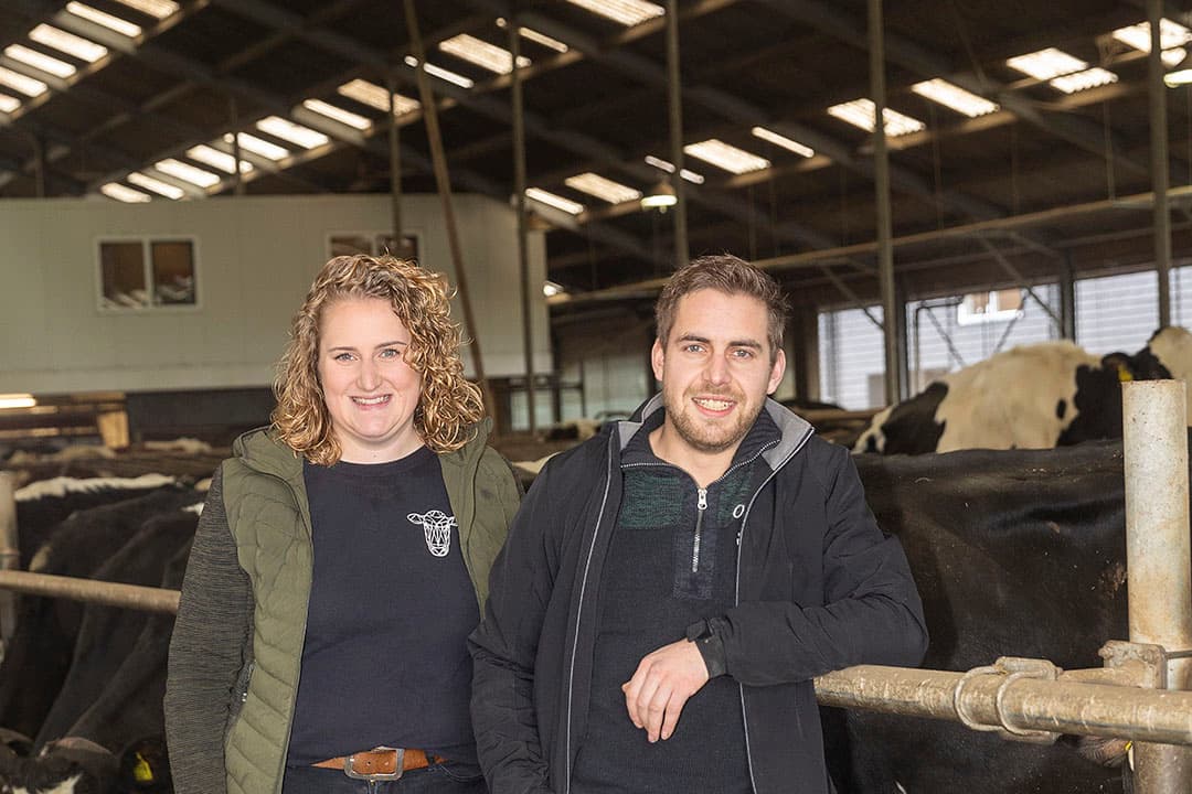 Jan Commijs en zijn zus Petra hebben met hun ouders een melkveebedrijf in Maasdam (Z.-H.). Ze verzuivelen nu een derde van de melk, dat aandeel moet flink groter worden. - Foto's: Robert Vos
