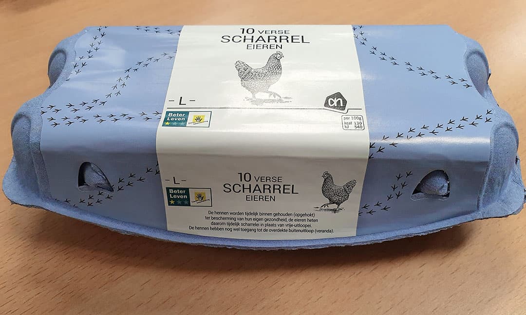 In het voorjaar van 2021 verpakte Albert Heijn scharreleieren van opgehokte vrije-uitloopkippen in lichtblauwe eierdoosjes waarin vrije-uitloopeieren zitten. - Fto: Pluimveehouderij