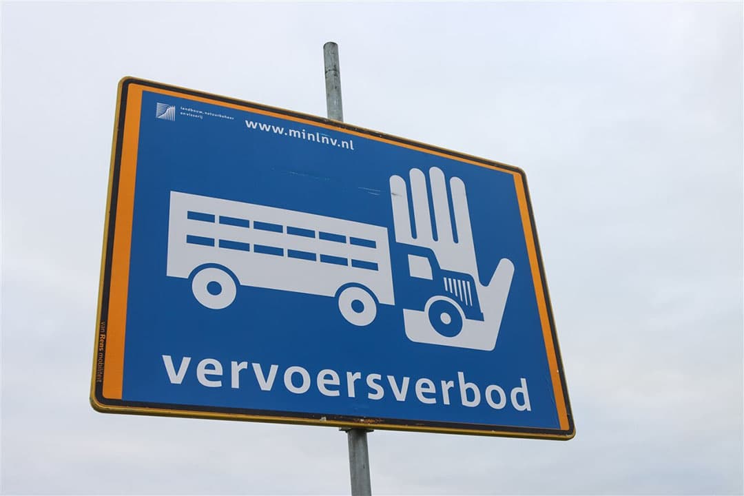 Uit voorzorg is een vervoersverbod ingesteld in de 10 kilometer-zone rondom het bedrijf. - Foto: ANP