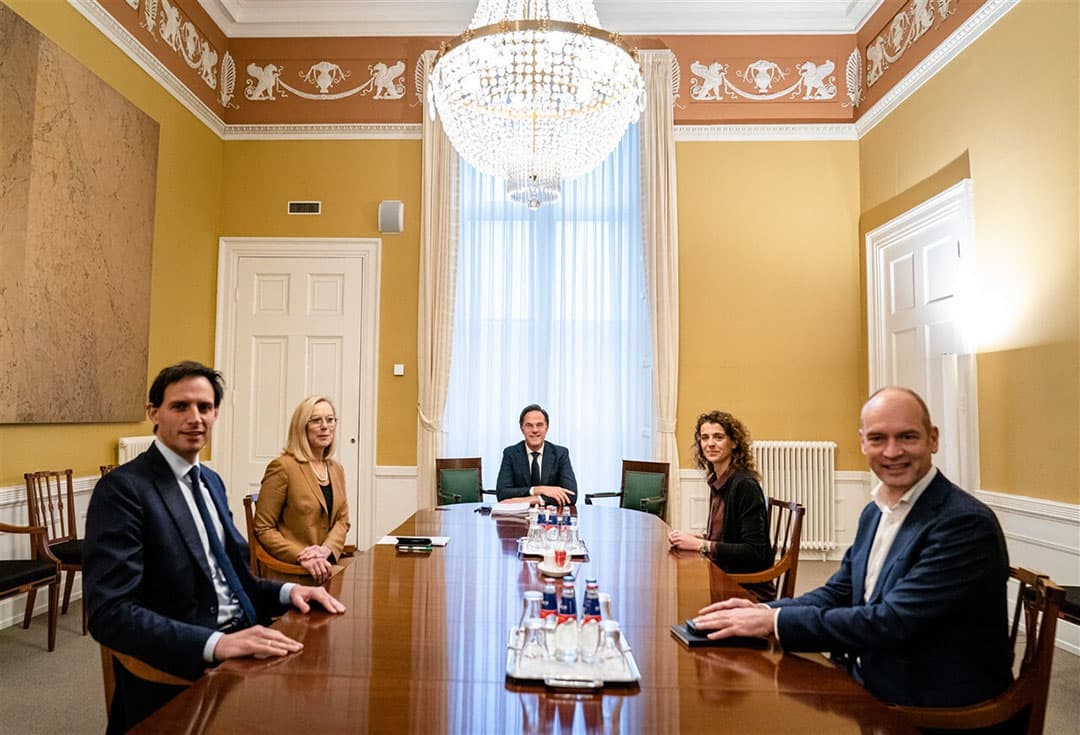 Formateur Rutte ontvangt de fractieleiders van de coalitiepartijen. - Foto: ANP