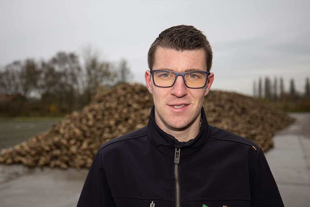 Rick Tange (21) woont in ’s-Heer Arendskerke (Zld.) en is vierdejaars student aan de has. Hij liep stage bij akkerbouwbedrijf Sturm. - Foto's: Peter Roek
