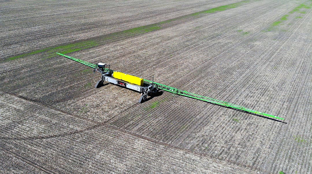 Het idee achter de nieuwe, brede werktuigdrager van NeXat, is dat 95% van het perceel nooit wordt bereden. Het nieuwe concept ontvangt een gouden medaille van de organisatie van de Agritechnica-beurs. - Foto's: leveranciers.