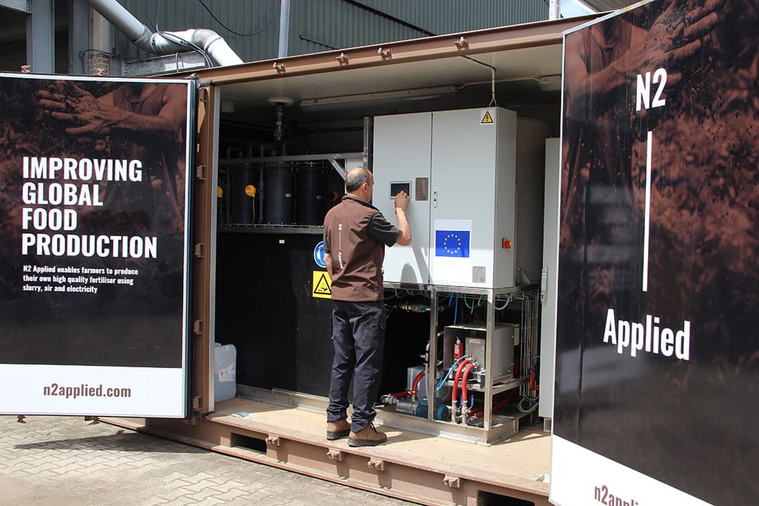 Wageningen UR test upgraden van drijfmest om minder stikstof uit te stoten. “Investeringen in innovatieve methode zijn veel effectiever dan de uitkoop van boeren", aldus VVD. - Foto: Misset/Boerderij