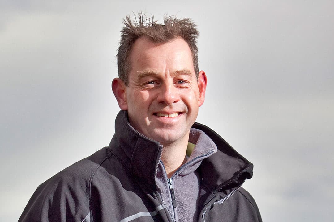 “Het registreren van de voeropname van zowel individuele dieren als de hele koppel aan het voerhek geeft veel informatie om bij te sturen in het management”, zegt dierenarts Nico Vreeburg. - Foto: Jan Willem Schouten