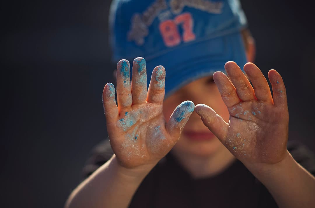 Elke ouder weet het: kinderen zijn razend nieuwsgierig en watervlug. Even niet opletten en ze zijn foetsie. - Foto: Unsplash