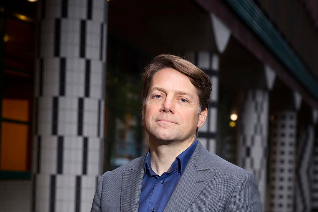 Martijn Snoep (51) is jurist en is sinds september 2018 bestuursvoorzitter bij de Autoriteit Consument en Markt. Daarvoor was hij advocaat op het gebied van Europees recht. - Foto: Dennis Wisse