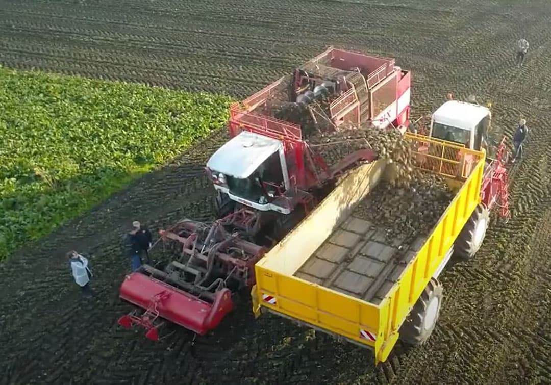 Bodemverdichting ontstaat vaak als de grond bereden of bewerkt wordt onder te natte omstandigheden. - Foto: Theo Galama