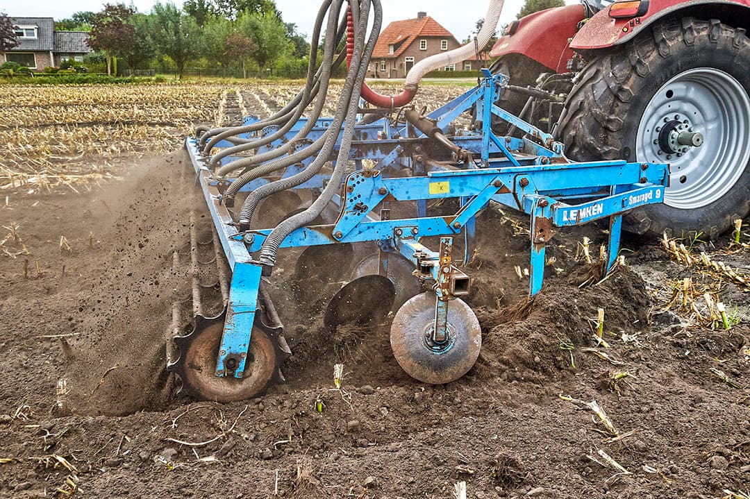 Inzaaien van een vanggewas. - Foto: Van Assendelft Fotografie