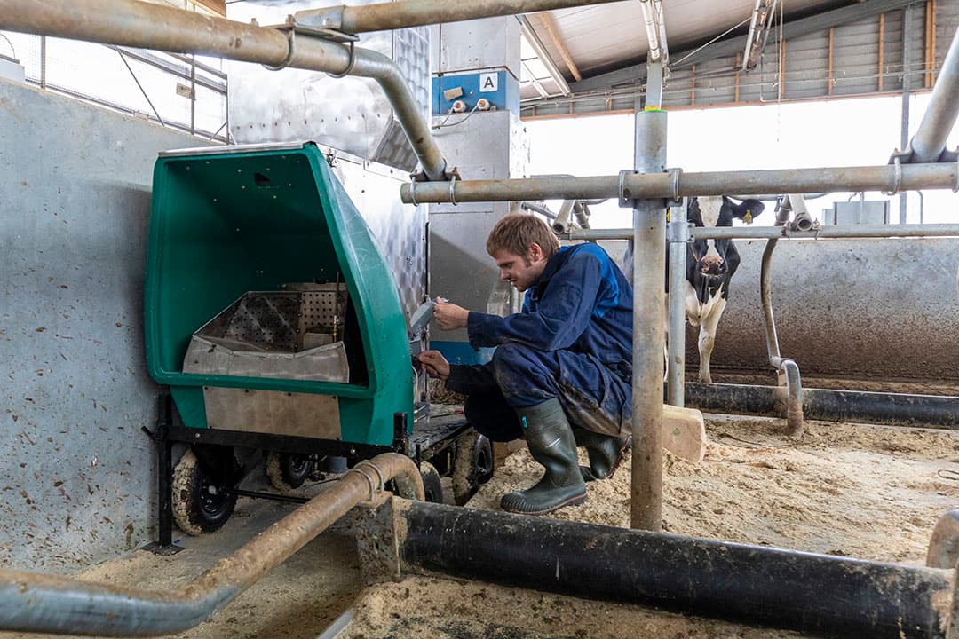 De GreenFeed meet de samenstelling van adem. Deze is in de zomer van 2018 al geínstalleerd op Dairy Campus in Leeuwarden. - Foto: Anne van der Woude