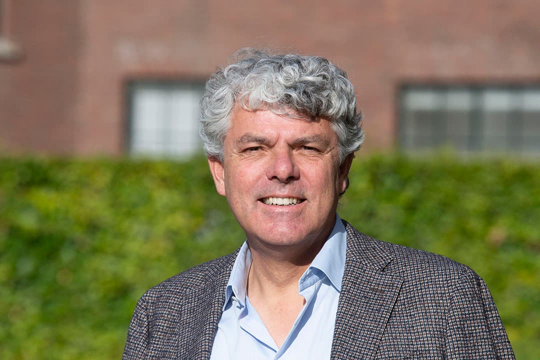 Léon Faassen (59) is sinds 2014 voorzitter van de Limburgse Land- en Tuinbouwbond (LLTB). De boomkweker uit Reuver is aan zijn laatste termijn bezig. In november 2022 neemt hij afscheid. Toen hij begon begon beleefde de LLTB een moeilijke tijd. Financieel ging het niet goed. Er kwam een reorganisatie. ‘Die lastige en roerige periode is echt voorbij’. - Foto: Twan Wiermans