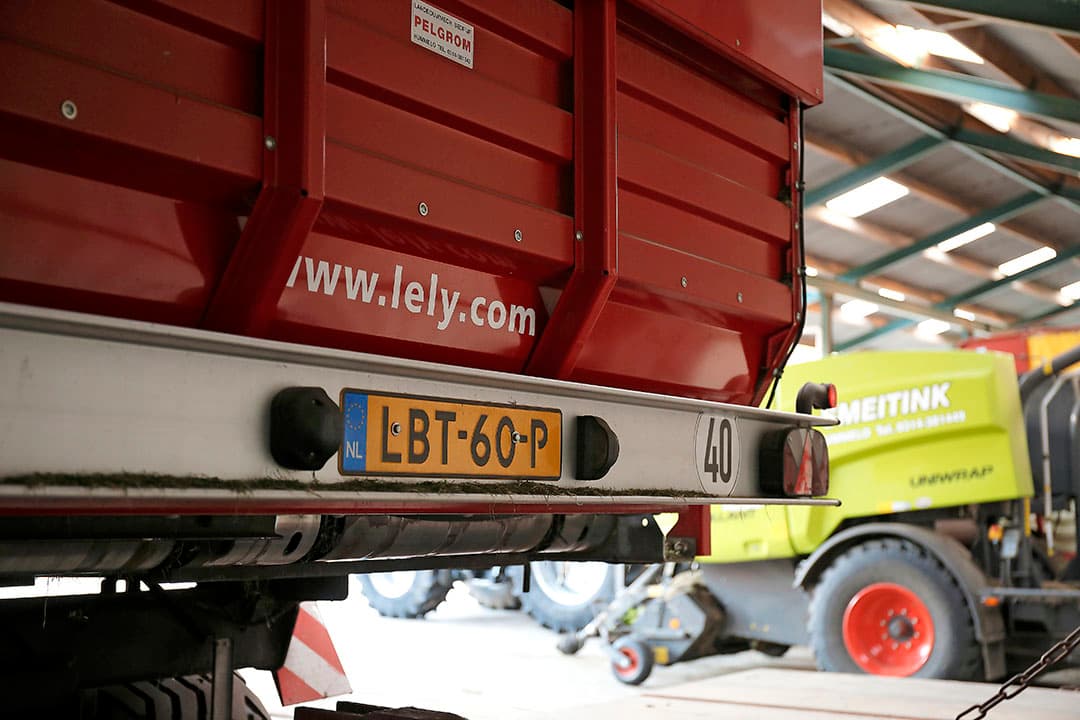 Vanaf 1 januari 2021 tot 1 januari 2022 kunnen landbouwvoertuigen worden geregistreerd bij de RDW. Na de registratie kan een kenteken worden aangevraagd. Vanaf dat moment mag er legaal 40 km/u gereden worden. - Foto: Hans Prinsen
