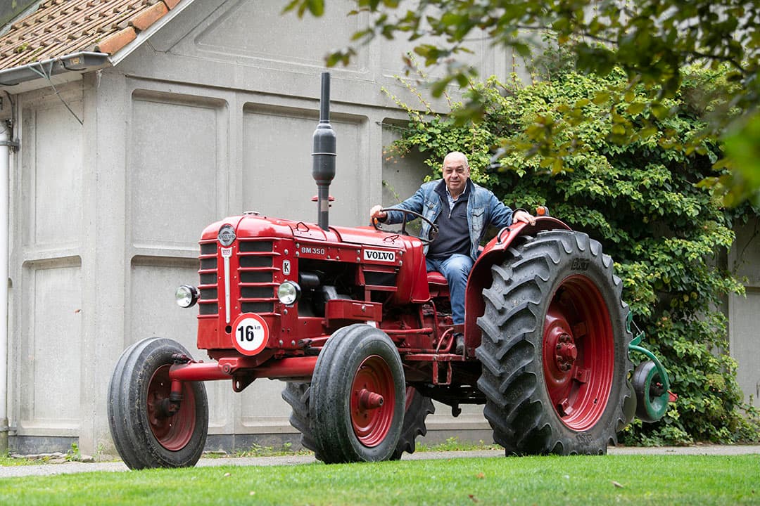 Kees van de Kar op zijn Volvo BM 350. - Foto's: Mark Pasveer