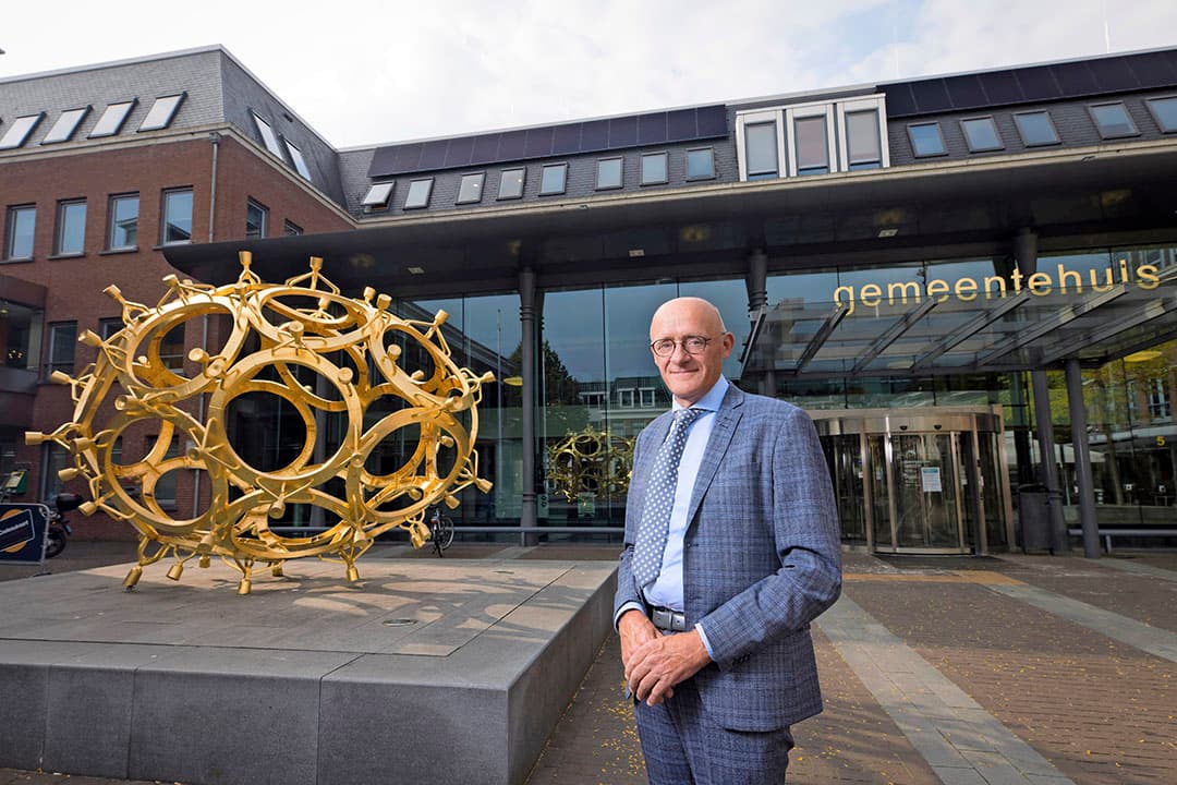Bennie Wijnne (61) is namens de SGP wethouder voor de gemeente Barneveld. Hij heeft onder meer ruimtelijke ordening en plattelandsontwikkeling in zijn portefeuille.