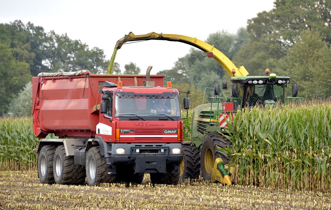 Bestaande landbouwvrachtwagens (MMBS) mogen nog blijven, maar nieuwe komen er niet meer bij. Een vrachtwagen blijft een vrachtwagen, ook al begrens je die op 45 km per uur.  - Foto: Looman