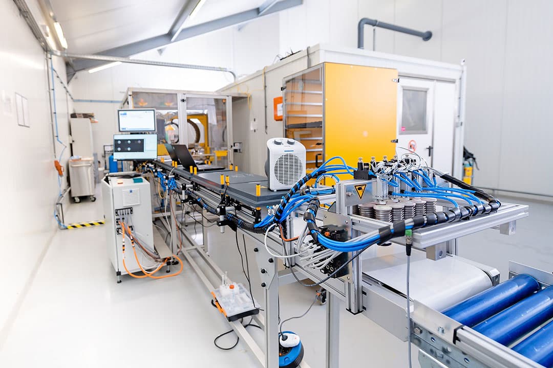 De Ella-machine van In Ovo voor de geslachtsbepaling van het embryo in het broedei. - Foto: In Ovo