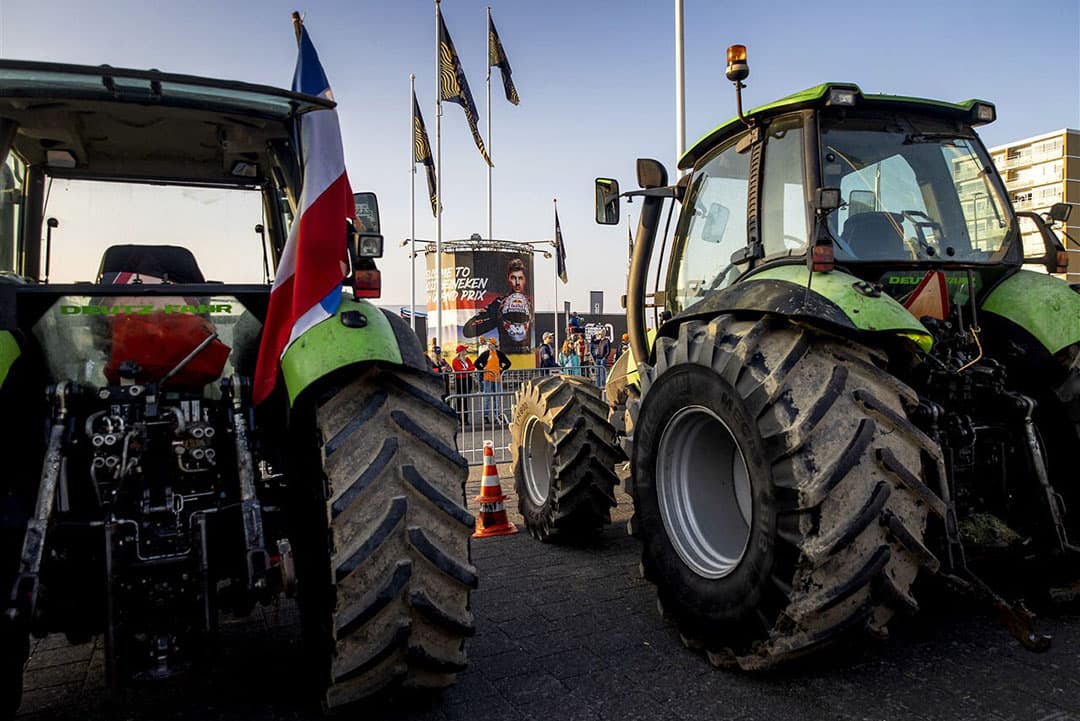 Boerenprotest bij het Formule 1-circuit van Zandvoort op 3 september 2021. Boeren uiten hun onvrede over stikstofmaatregelen. - Foto: ANP/Koen van Weel