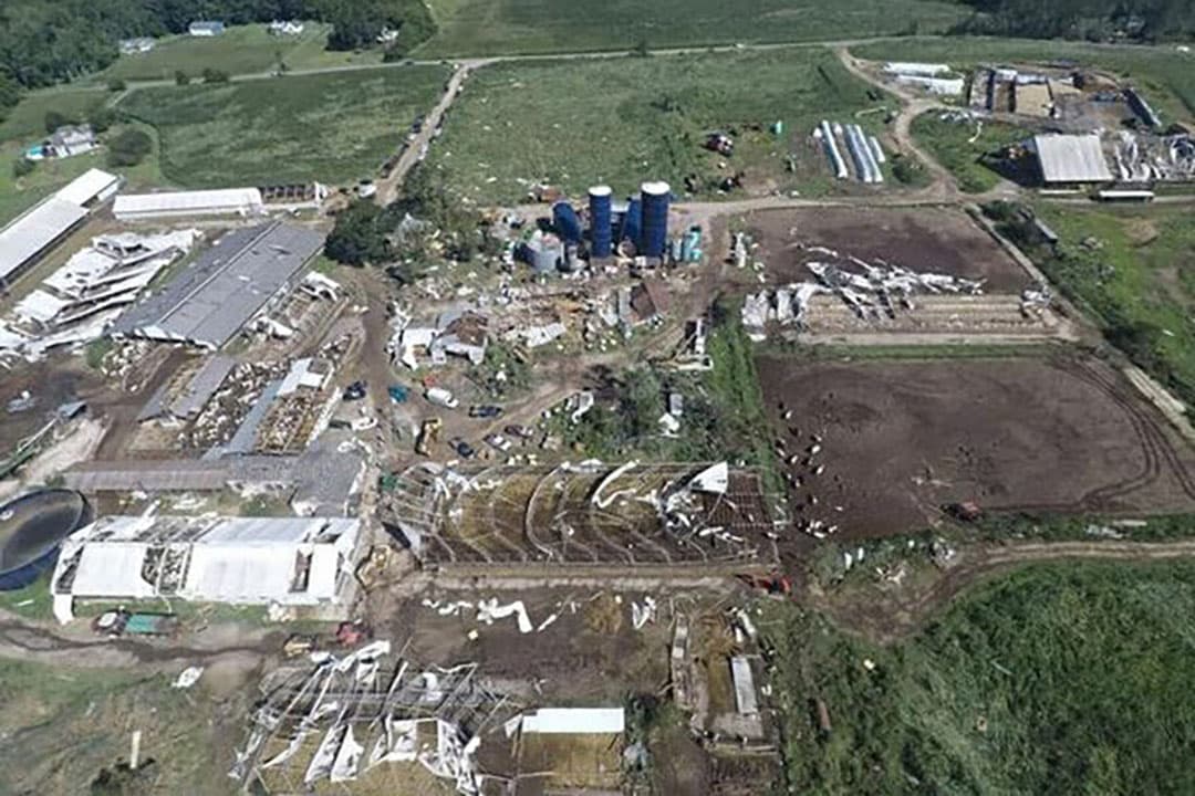 Het melkveebedrijf Wellacrest Farms na de tornado. - Foto: Wellacrest Farms
