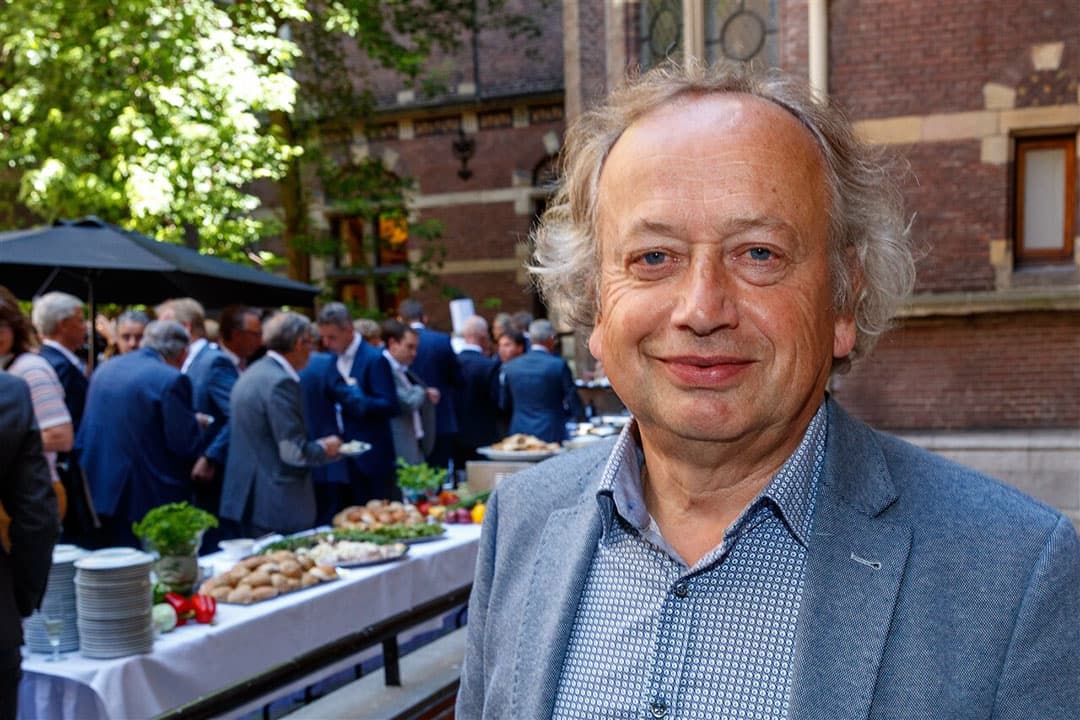 Henk Bleker is in de sector en daarbuiten vooral bekend als oud-staatssecretaris van landbouw. - Foto: ANP