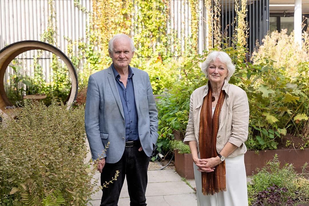 Wouter van der Weijden en Edith Lammerts van Bueren vinden dat er een omslag van denken moet komen van goedkoop en efficiënt geproduceerd voedsel naar een voedselproductie die gezond is voor planeet, consument en boer. - Foto: Herbert Wiggerman