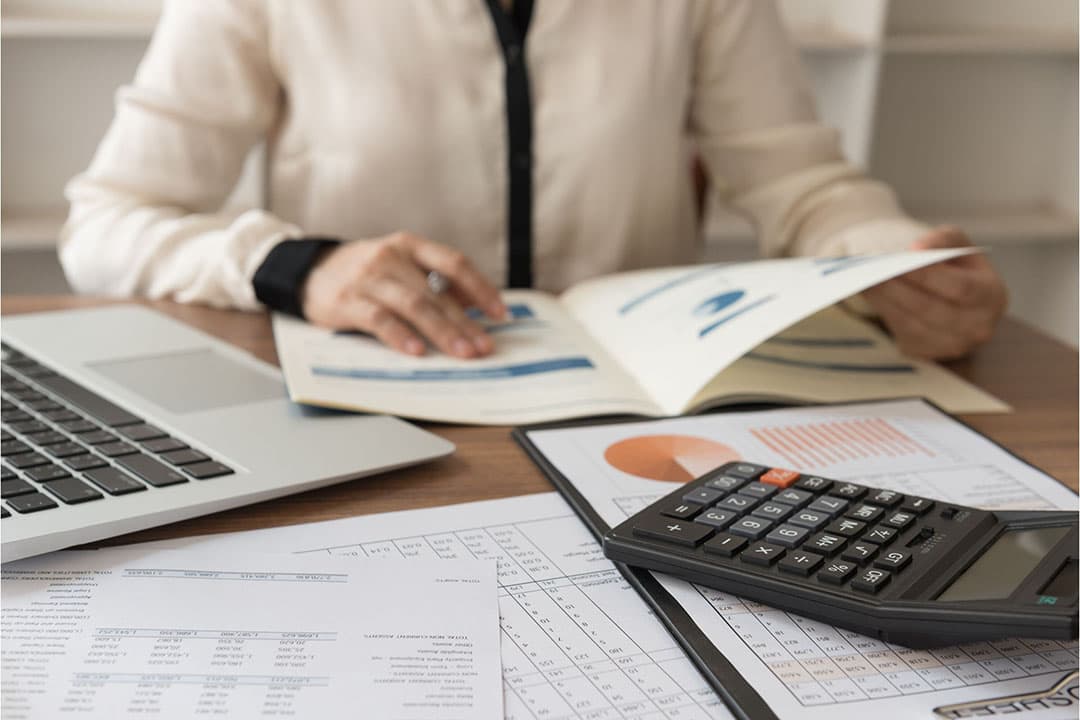 Veel vrouwen doen al jaren de boekhouding en weten meer van de financiën van het bedrijf dan de man.