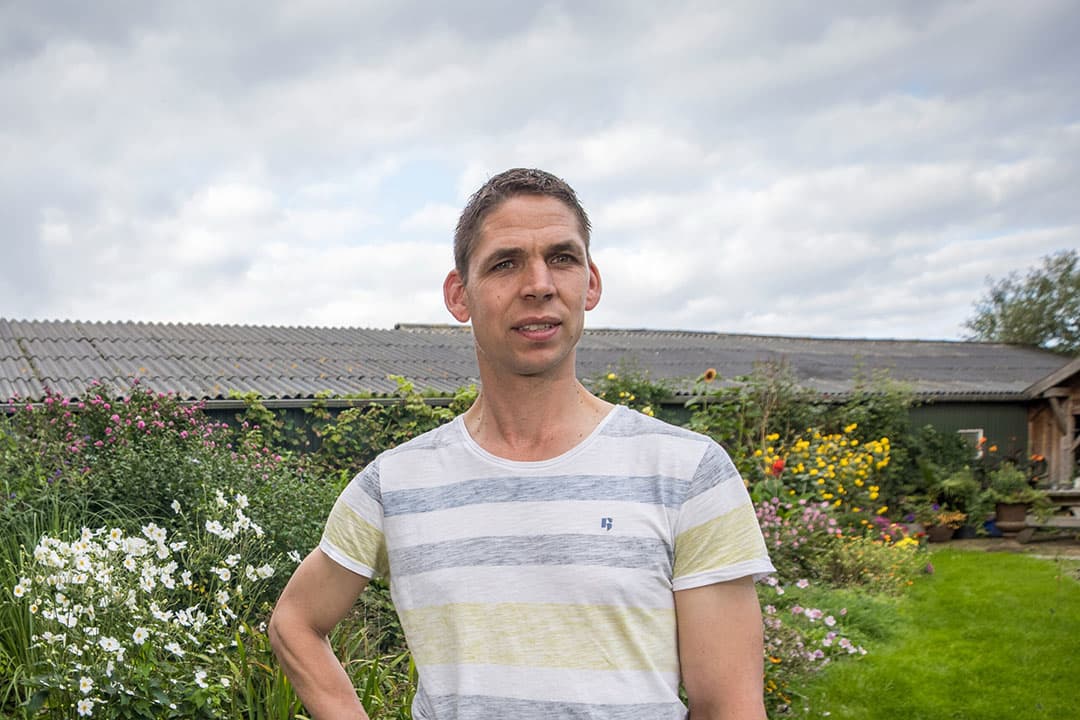 Martijn Groot Koerkamp heeft in Teuge (Gld.) een zeugenhouderij met 700 zeugen plus eigen aanfok van fokgelten. Groot Koerkamp was betrokken bij de herziening van de welzijnscheck. - Foto: Koos Groenewold