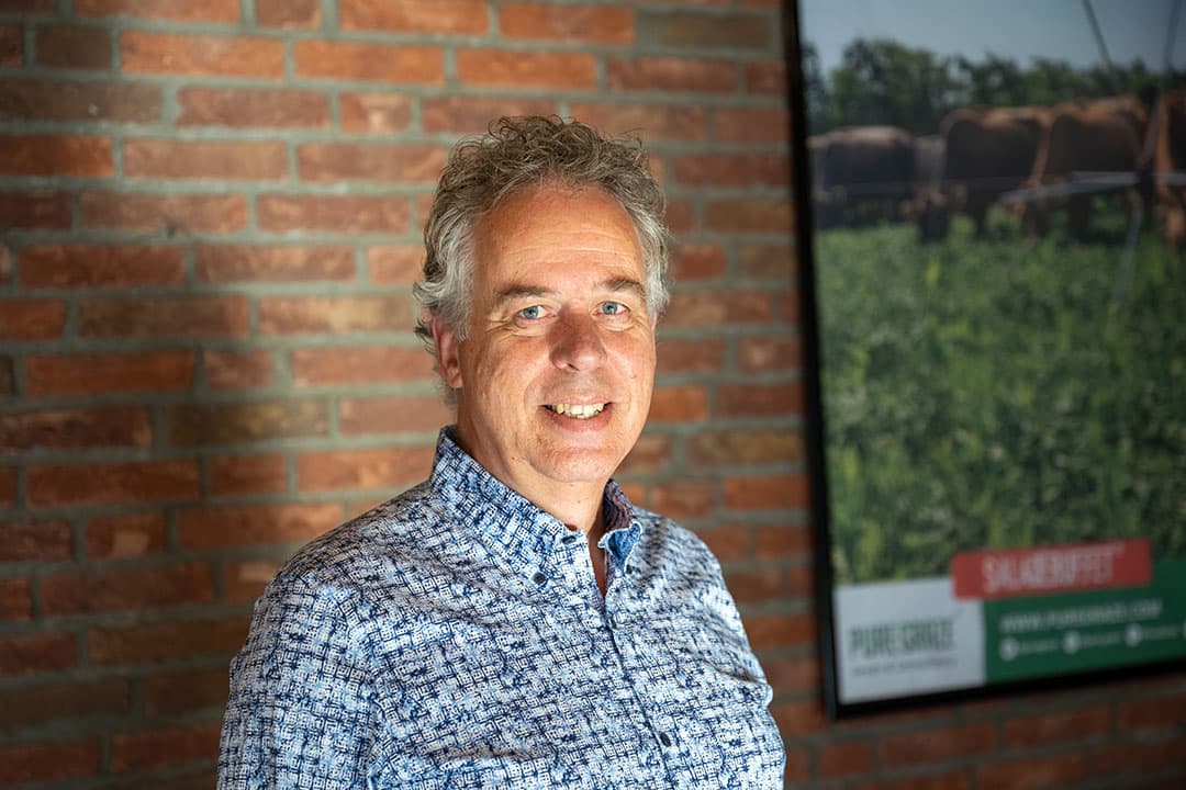 Het toepassen van Pure Graze is volgens Ado Bloemendal een systeem met een lagere kostprijs, hogere marges en een hogere toegevoegde waarde. Dat is cruciaal voor de boer, zegt hij. - Foto: Michel Velderman