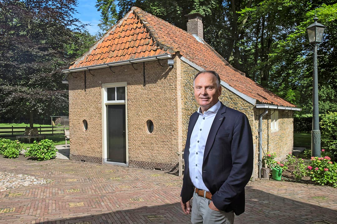 Johan van der Waaij (60) is makelaar-taxateur-rentmeester bij Drieklomp Makelaars & Rentmeesters in Voorthuizen (Gld.). - Foto: Koos Groenewold