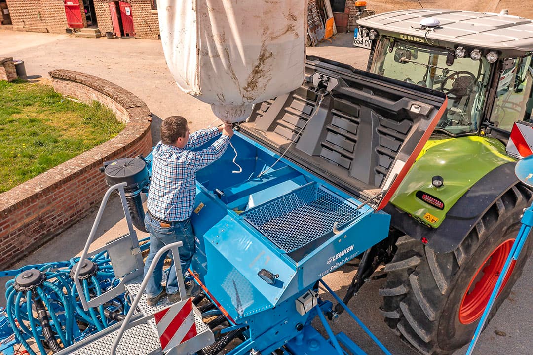 Twee zaaimachines in één. Tot nu toe worden ze vooral buiten Nederland verkocht, maar bijna alle grote namen kunnen ze leveren. - Foto: Lemken