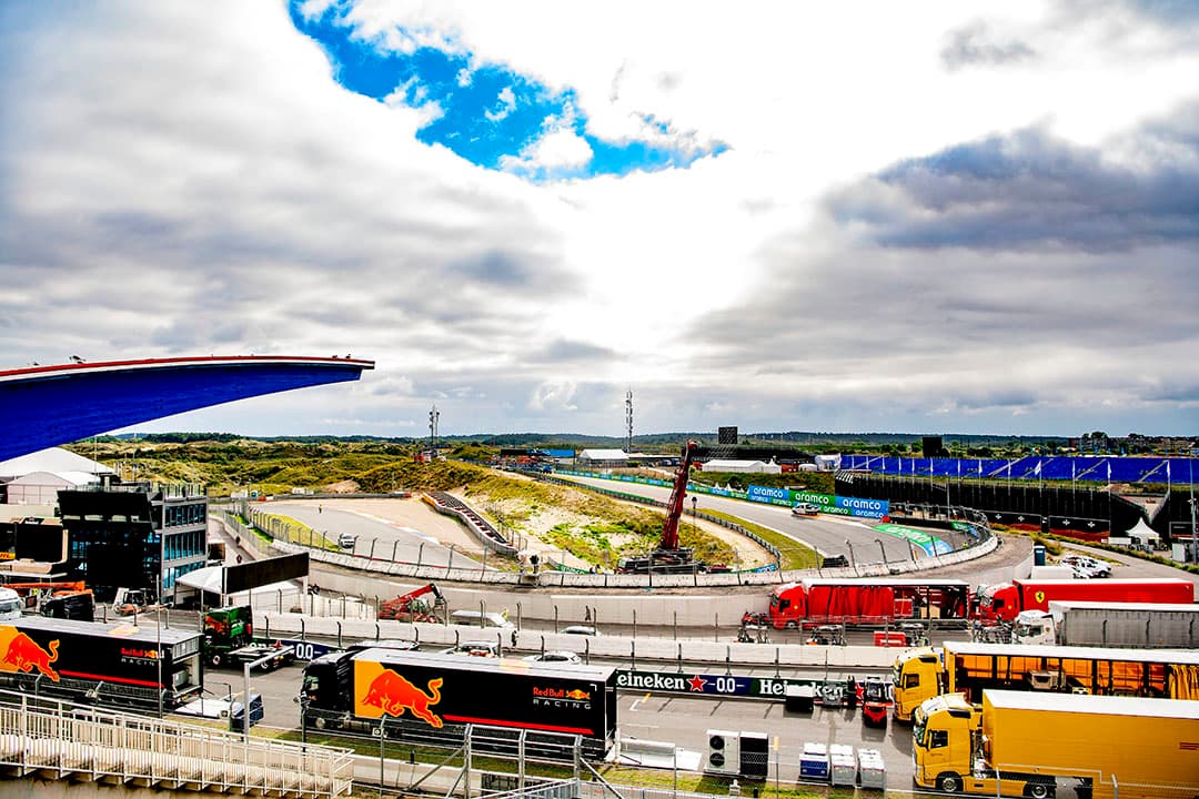 De opbouw voor de Formule 1 op Circuit Zandvoort is in volle gang. - Foto: ANP