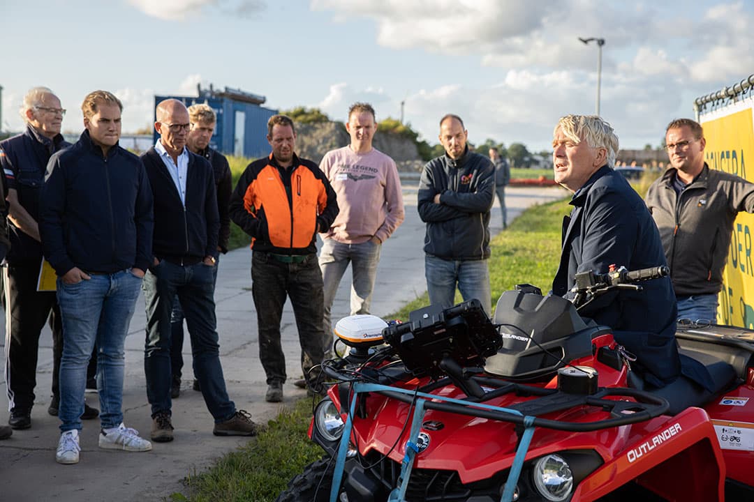 Eddie Loonstra ging bij zijn stand vooral in op de gebruiksvriendelijkheid van de scanners.