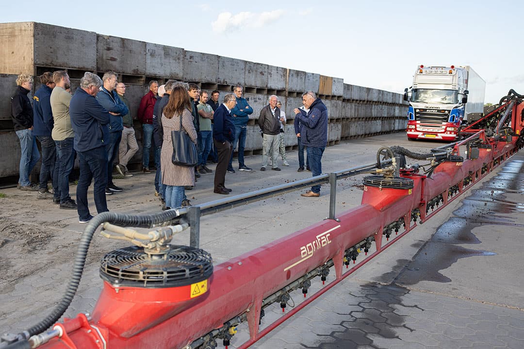 Maarten Visscher van Agrifac wist heel beeldend te vertellen hoe Stef Ruiter hem er toe had bewogen een versie van een spuitboom te ontwikkelen die paste bij zijn wensen.