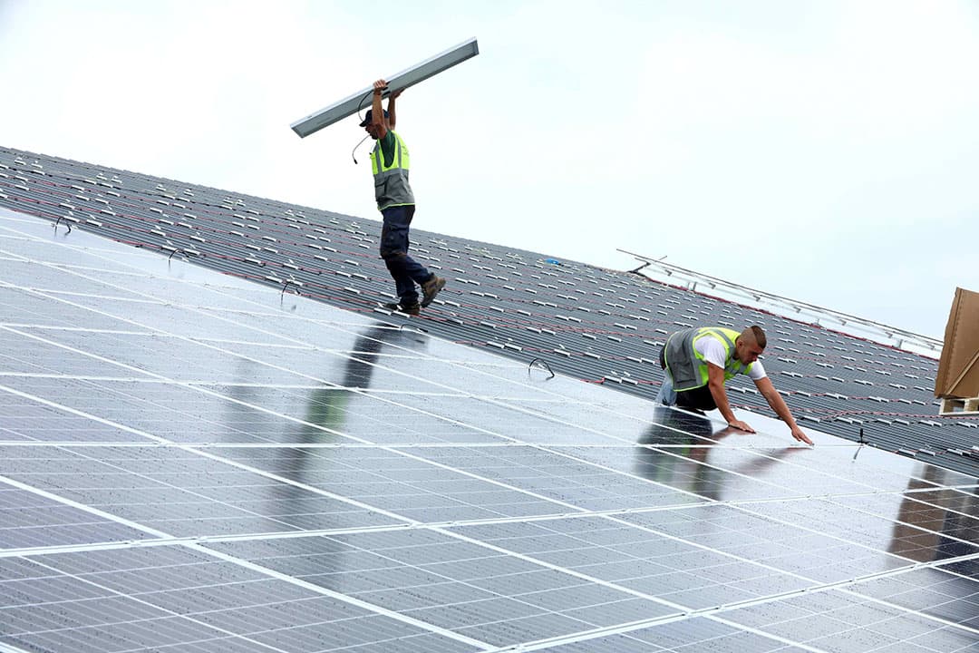 De verplichting tot het aanleggen van zonnepanelen kan zowel voor bestaande als nieuwe gebouwen gelden.  - Foto: Henk Riswick