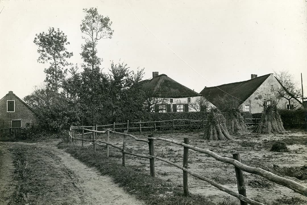 Boerderij in Blaricum in 1932. - Foto: Misset
