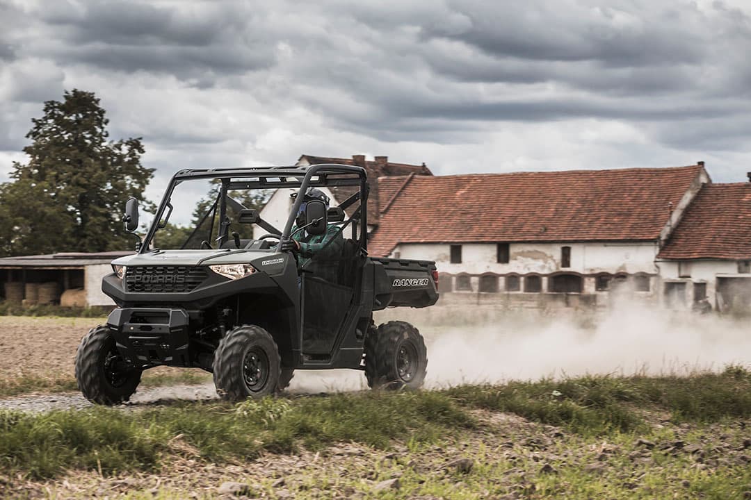 De quad is perfect voor kleine klussen en kleine verplaatsingen op en rond het erf. - Foto: Kuijer Quads