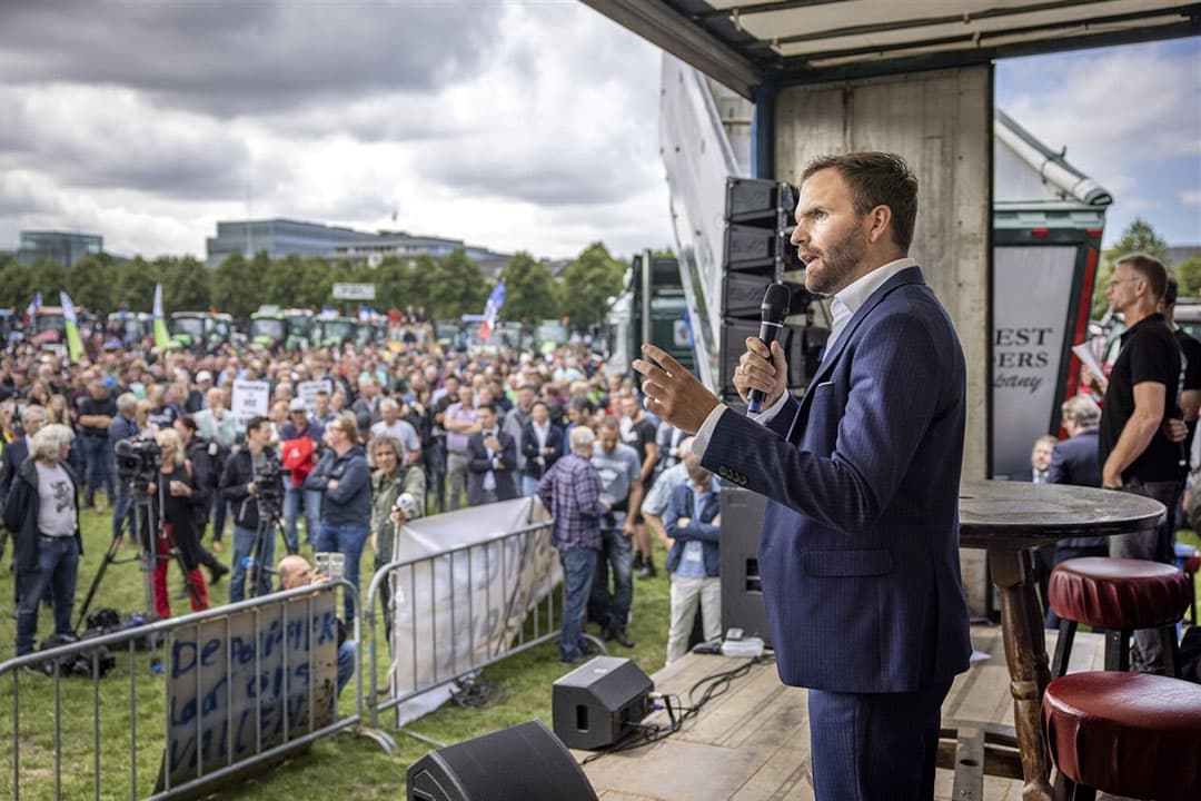 Derk Boswijk van CDA spreekt de boeren toe tijdens het boerenprotest op het Malieveld in Den Haag, 7 juli 2021. - Foto: ANP