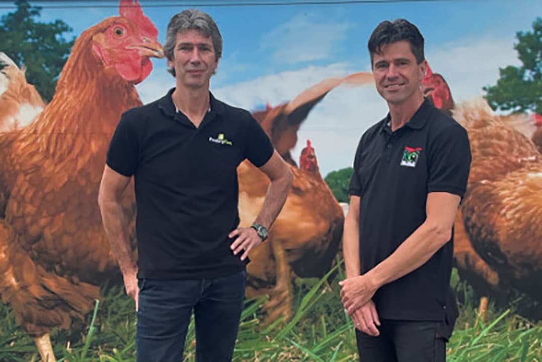 PoultryPlan-CEO Mike Jansen (links) en De Valk Wekerom-directeur Martin Vervoorn gaan samenwerken. - Foto PoultryPlan