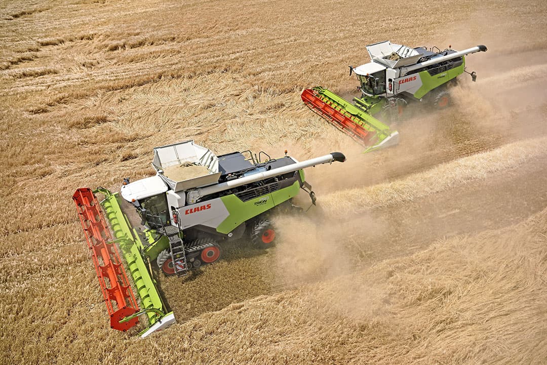 Claas Trion 750 Terra Track vergezeld door een iets lichtere Trion 730. - Foto's: Claas