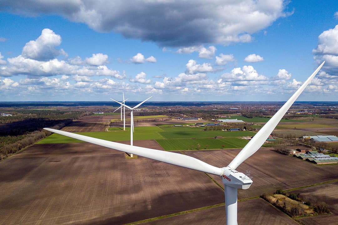 Windmolens. Milieuclubs zijn groot voorstander van windenergie, maar niet in de buurt van hun eigen huis. - Foto: Bert Jansen