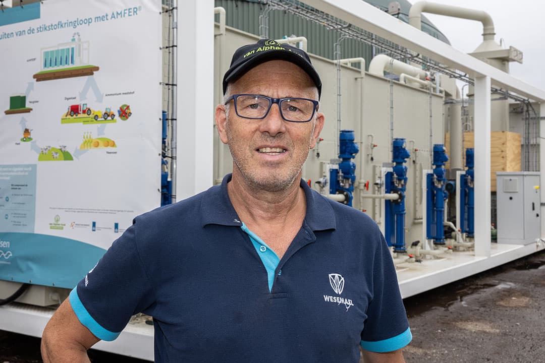 Jan van Alphen (57) van loon- en transportbedrijf Van Alphen in Axel (Zld.). Het bedrijf is ook actief in mestverwerking. - Foto's: Peter Roek
