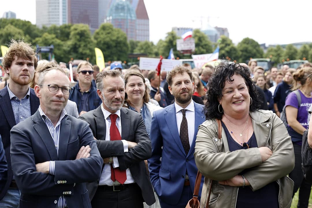 Caroline van der Plas (r) van BoerBurgerBeweging tijdens de Boeren demonstratie op het Malieveld tegen het stikstofbeleid van het kabinet. - Foto: ANP